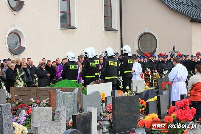 Zdjęcie w galerii na portalu naszraciborz.pl: Ostatnie pożegnanie śp. Mariusza Pendzicha, sołtysa Nędzy i naczelnika OSP wiadomości z regionu