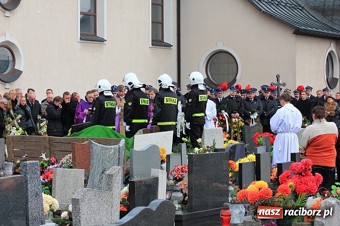 Zdjęcie w galerii na portalu naszraciborz.pl: Ostatnie pożegnanie śp. Mariusza Pendzicha, sołtysa Nędzy i naczelnika OSP wiadomości z regionu