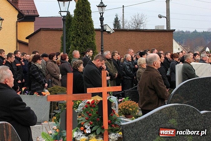 Zdjęcie w galerii na portalu naszraciborz.pl: Ostatnie pożegnanie śp. Mariusza Pendzicha, sołtysa Nędzy i naczelnika OSP wiadomości z regionu
