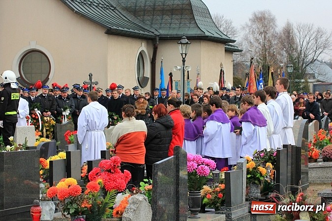 Zdjęcie w galerii na portalu naszraciborz.pl: Ostatnie pożegnanie śp. Mariusza Pendzicha, sołtysa Nędzy i naczelnika OSP wiadomości z regionu