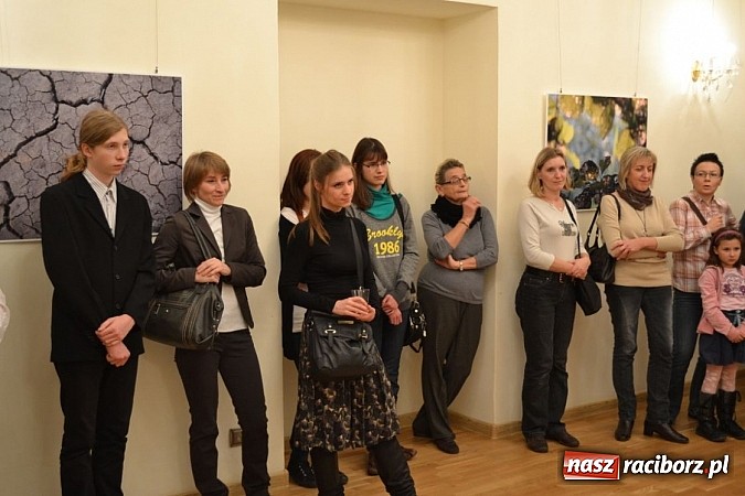 Zdjęcie w galerii na portalu naszraciborz.pl: Łężczok w fotografii - wernisaż Wiesławy Hołyńskiej wiadomości z regionu