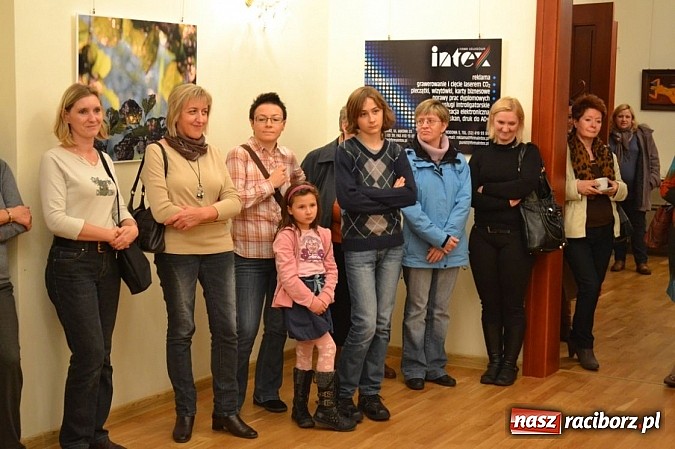 Zdjęcie w galerii na portalu naszraciborz.pl: Łężczok w fotografii - wernisaż Wiesławy Hołyńskiej wiadomości z regionu