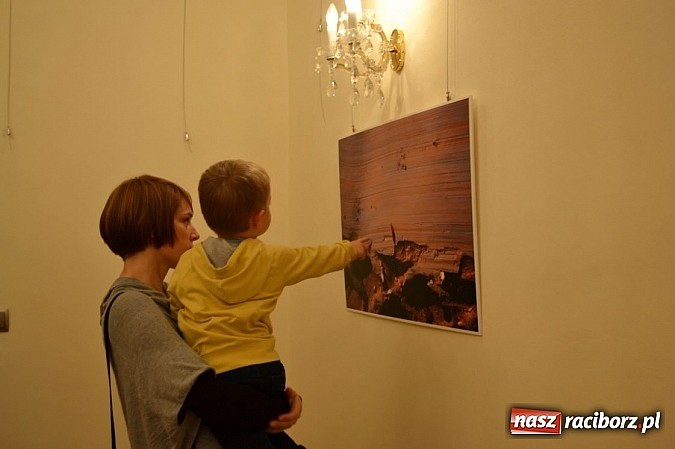 Zdjęcie w galerii na portalu naszraciborz.pl: Łężczok w fotografii - wernisaż Wiesławy Hołyńskiej wiadomości z regionu