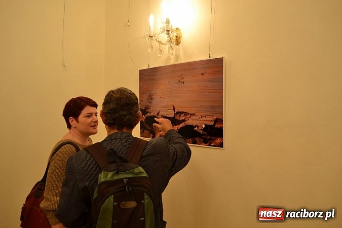 Zdjęcie w galerii na portalu naszraciborz.pl: Łężczok w fotografii - wernisaż Wiesławy Hołyńskiej wiadomości z regionu