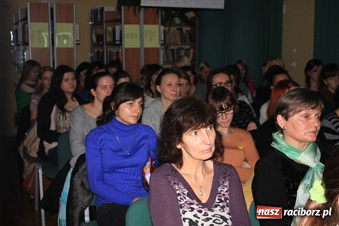 Zdjęcie w galerii na portalu naszraciborz.pl: Studenci uczcili pamieć Janusza Korczaka wiadomości z regionu