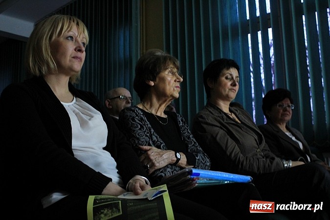 Zdjęcie w galerii na portalu naszraciborz.pl: Studenci uczcili pamieć Janusza Korczaka wiadomości z regionu