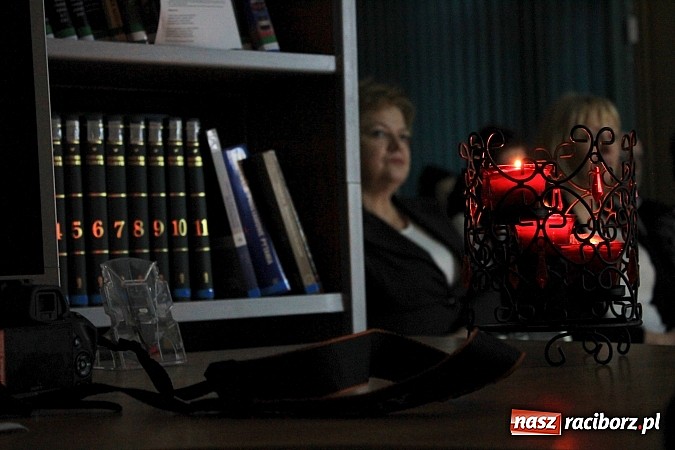 Zdjęcie w galerii na portalu naszraciborz.pl: Studenci uczcili pamieć Janusza Korczaka wiadomości z regionu