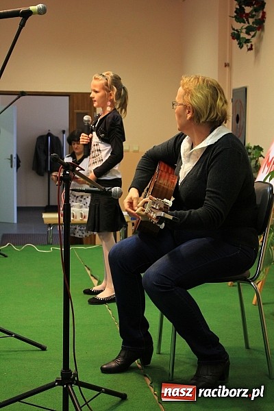 Zdjęcie w galerii na portalu naszraciborz.pl: Śpiewają po polsku i morawsku wiadomości z regionu