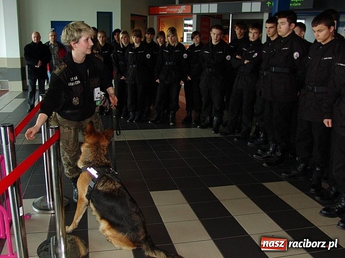 Zdjęcie w galerii na portalu naszraciborz.pl: Młodzież mundurowa w Straży Granicznej  wiadomości z regionu