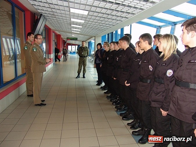 Zdjęcie w galerii na portalu naszraciborz.pl: Młodzież mundurowa w Straży Granicznej  wiadomości z regionu