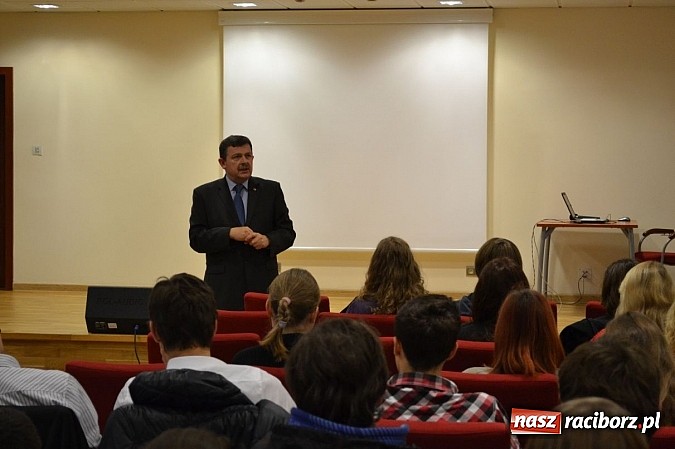 Zdjęcie w galerii na portalu naszraciborz.pl: Lekcja nt. działalności samorządu powiatowego wiadomości z regionu