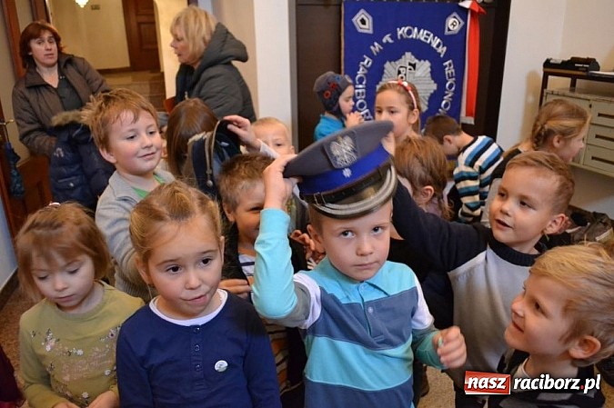 Zdjęcie w galerii na portalu naszraciborz.pl: Dotknęły zęba mamuta i czaszki wilka wiadomości z regionu