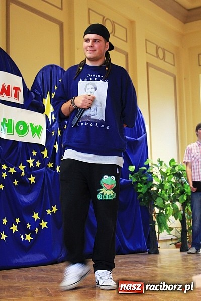 Zdjęcie w galerii na portalu naszraciborz.pl: Talent Show w Ekonomiku. Zwyciężył Przemek Kolowca wiadomości z regionu