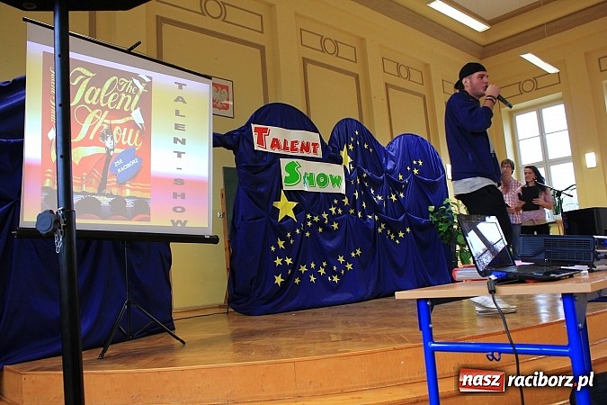 Zdjęcie w galerii na portalu naszraciborz.pl: Talent Show w Ekonomiku. Zwyciężył Przemek Kolowca wiadomości z regionu