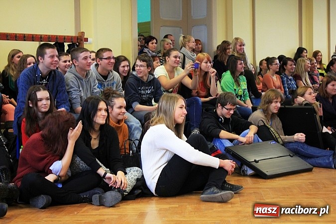 Zdjęcie w galerii na portalu naszraciborz.pl: Talent Show w Ekonomiku. Zwyciężył Przemek Kolowca wiadomości z regionu