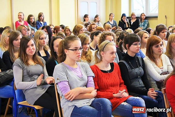 Zdjęcie w galerii na portalu naszraciborz.pl: Talent Show w Ekonomiku. Zwyciężył Przemek Kolowca wiadomości z regionu