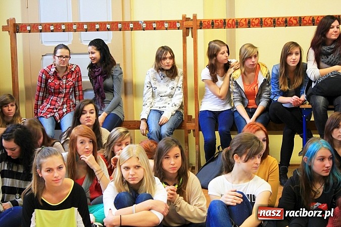 Zdjęcie w galerii na portalu naszraciborz.pl: Talent Show w Ekonomiku. Zwyciężył Przemek Kolowca wiadomości z regionu