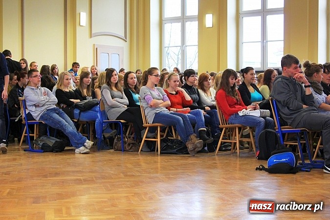 Zdjęcie w galerii na portalu naszraciborz.pl: Talent Show w Ekonomiku. Zwyciężył Przemek Kolowca wiadomości z regionu