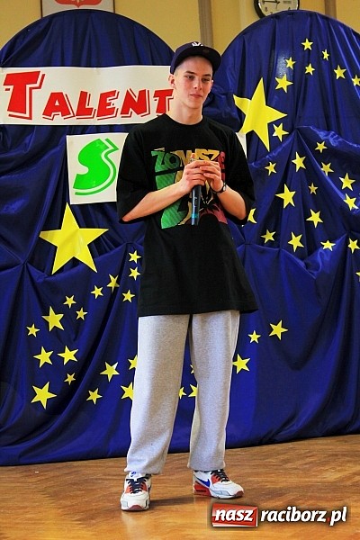 Zdjęcie w galerii na portalu naszraciborz.pl: Talent Show w Ekonomiku. Zwyciężył Przemek Kolowca wiadomości z regionu