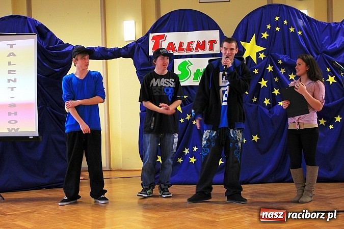 Zdjęcie w galerii na portalu naszraciborz.pl: Talent Show w Ekonomiku. Zwyciężył Przemek Kolowca wiadomości z regionu