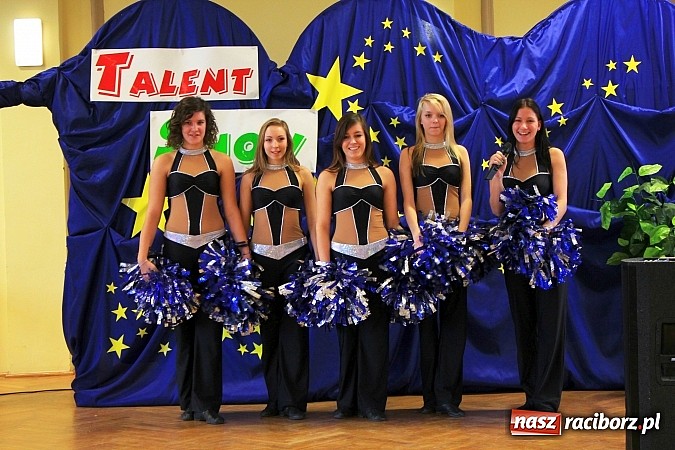 Zdjęcie w galerii na portalu naszraciborz.pl: Talent Show w Ekonomiku. Zwyciężył Przemek Kolowca wiadomości z regionu