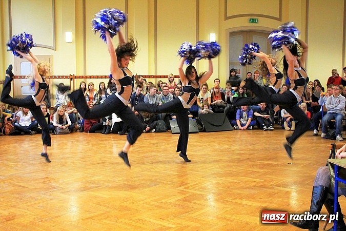 Zdjęcie w galerii na portalu naszraciborz.pl: Talent Show w Ekonomiku. Zwyciężył Przemek Kolowca wiadomości z regionu