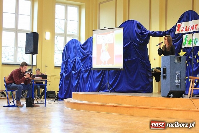 Zdjęcie w galerii na portalu naszraciborz.pl: Talent Show w Ekonomiku. Zwyciężył Przemek Kolowca wiadomości z regionu