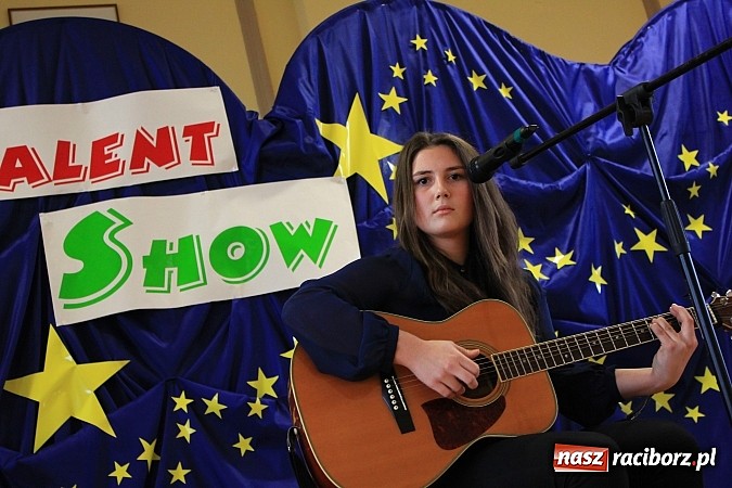 Zdjęcie w galerii na portalu naszraciborz.pl: Talent Show w Ekonomiku. Zwyciężył Przemek Kolowca wiadomości z regionu