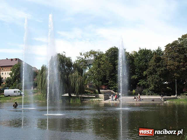 Zdjęcie w galerii na portalu naszraciborz.pl: Fontanny już działają wiadomości z regionu