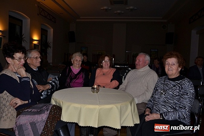 Zdjęcie w galerii na portalu naszraciborz.pl: Jesienny wieczór przy świecach wiadomości z regionu