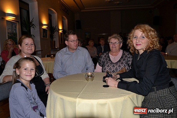 Zdjęcie w galerii na portalu naszraciborz.pl: Jesienny wieczór przy świecach wiadomości z regionu