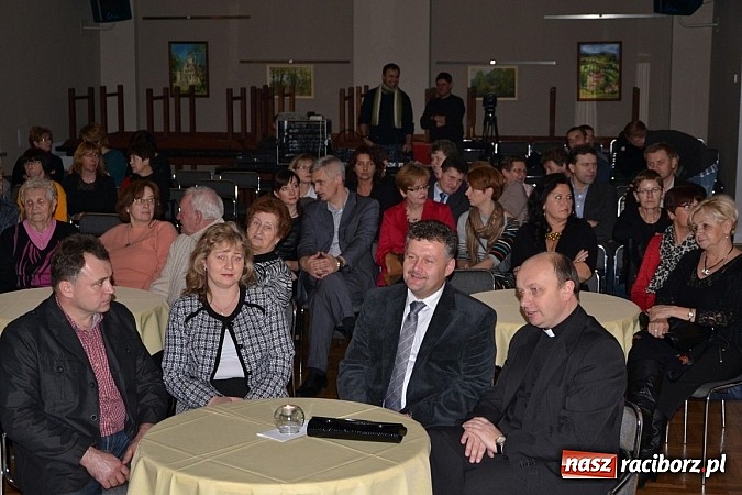 Zdjęcie w galerii na portalu naszraciborz.pl: Jesienny wieczór przy świecach wiadomości z regionu