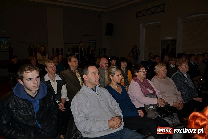 Zdjęcie w galerii na portalu naszraciborz.pl: Jesienny wieczór przy świecach wiadomości z regionu