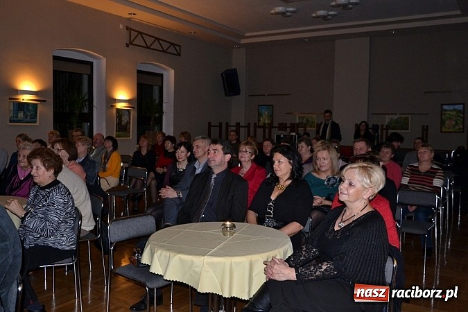 Zdjęcie w galerii na portalu naszraciborz.pl: Jesienny wieczór przy świecach wiadomości z regionu