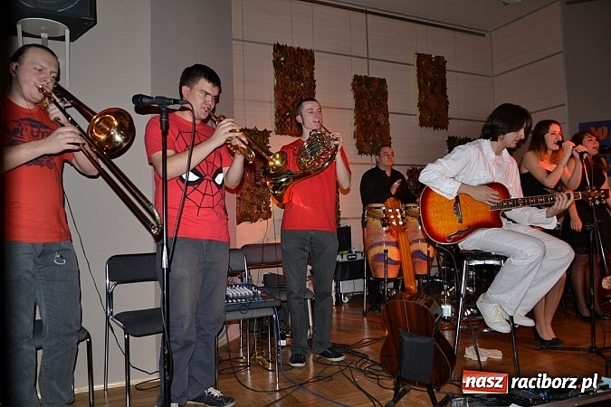 Zdjęcie w galerii na portalu naszraciborz.pl: Jesienny wieczór przy świecach wiadomości z regionu