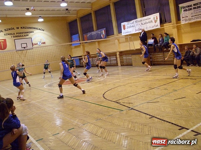 Zdjęcie w galerii na portalu naszraciborz.pl: Ważne zwycięstwo krzanowiczanek. Zagrały jak profesorki wiadomości z regionu