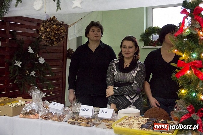 Zdjęcie w galerii na portalu naszraciborz.pl: W Pietrowicach Wielkich adwent rozpoczęto kiermaszem bożonarodzeniowym wiadomości z regionu