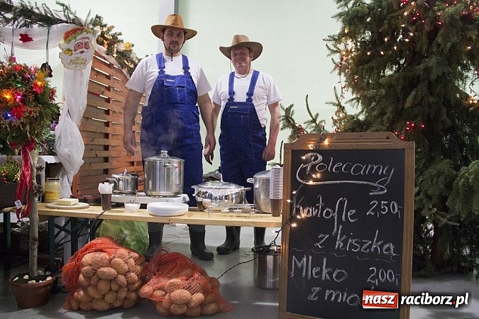 Zdjęcie w galerii na portalu naszraciborz.pl: W Pietrowicach Wielkich adwent rozpoczęto kiermaszem bożonarodzeniowym wiadomości z regionu