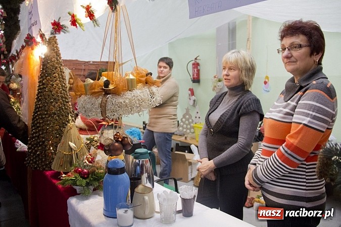 Zdjęcie w galerii na portalu naszraciborz.pl: W Pietrowicach Wielkich adwent rozpoczęto kiermaszem bożonarodzeniowym wiadomości z regionu