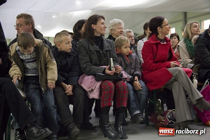 Zdjęcie w galerii na portalu naszraciborz.pl: W Pietrowicach Wielkich adwent rozpoczęto kiermaszem bożonarodzeniowym wiadomości z regionu
