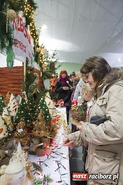 Zdjęcie w galerii na portalu naszraciborz.pl: W Pietrowicach Wielkich adwent rozpoczęto kiermaszem bożonarodzeniowym wiadomości z regionu