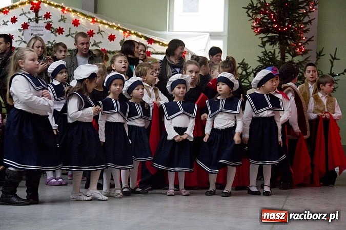 Zdjęcie w galerii na portalu naszraciborz.pl: W Pietrowicach Wielkich adwent rozpoczęto kiermaszem bożonarodzeniowym wiadomości z regionu