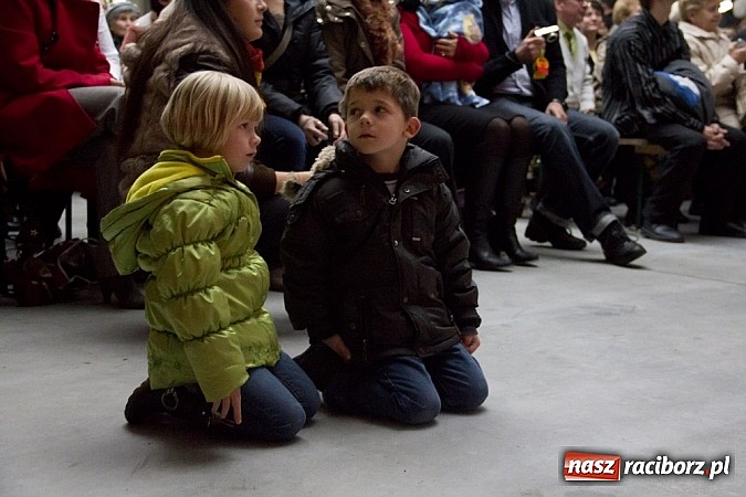 Zdjęcie w galerii na portalu naszraciborz.pl: W Pietrowicach Wielkich adwent rozpoczęto kiermaszem bożonarodzeniowym wiadomości z regionu