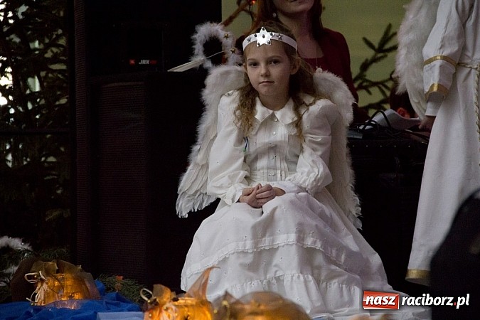 Zdjęcie w galerii na portalu naszraciborz.pl: W Pietrowicach Wielkich adwent rozpoczęto kiermaszem bożonarodzeniowym wiadomości z regionu