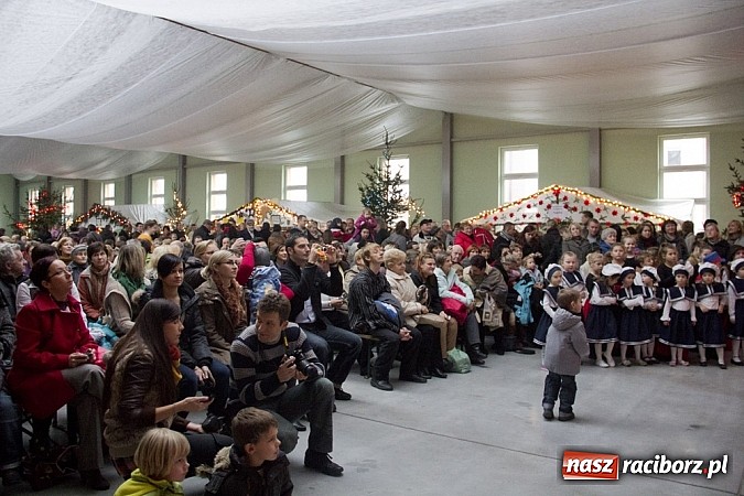 Zdjęcie w galerii na portalu naszraciborz.pl: W Pietrowicach Wielkich adwent rozpoczęto kiermaszem bożonarodzeniowym wiadomości z regionu