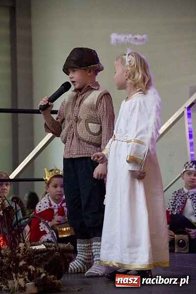 Zdjęcie w galerii na portalu naszraciborz.pl: W Pietrowicach Wielkich adwent rozpoczęto kiermaszem bożonarodzeniowym wiadomości z regionu