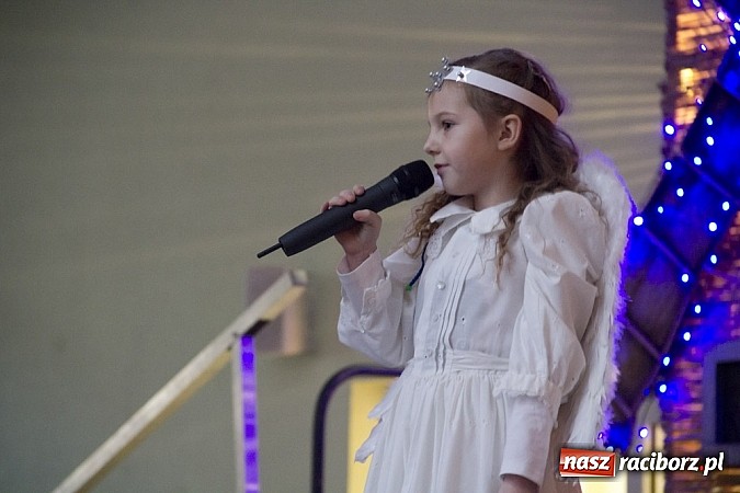 Zdjęcie w galerii na portalu naszraciborz.pl: W Pietrowicach Wielkich adwent rozpoczęto kiermaszem bożonarodzeniowym wiadomości z regionu