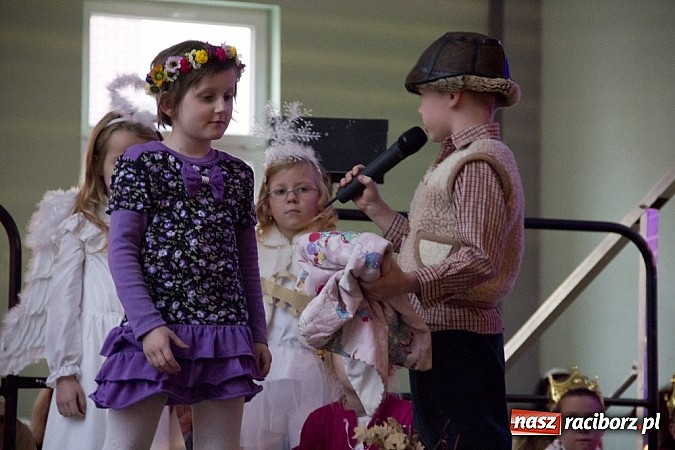 Zdjęcie w galerii na portalu naszraciborz.pl: W Pietrowicach Wielkich adwent rozpoczęto kiermaszem bożonarodzeniowym wiadomości z regionu