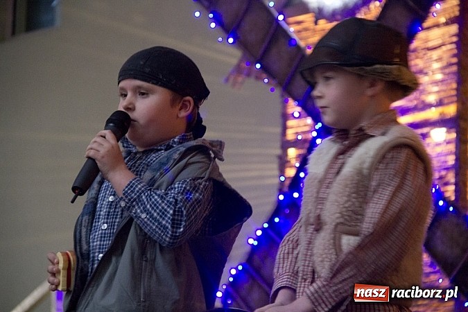 Zdjęcie w galerii na portalu naszraciborz.pl: W Pietrowicach Wielkich adwent rozpoczęto kiermaszem bożonarodzeniowym wiadomości z regionu