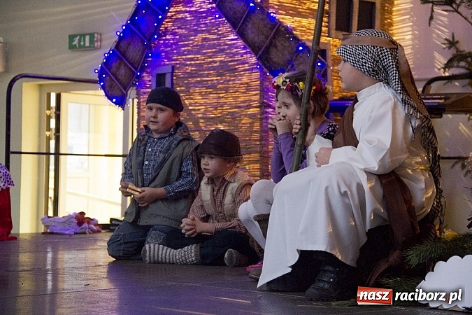 Zdjęcie w galerii na portalu naszraciborz.pl: W Pietrowicach Wielkich adwent rozpoczęto kiermaszem bożonarodzeniowym wiadomości z regionu